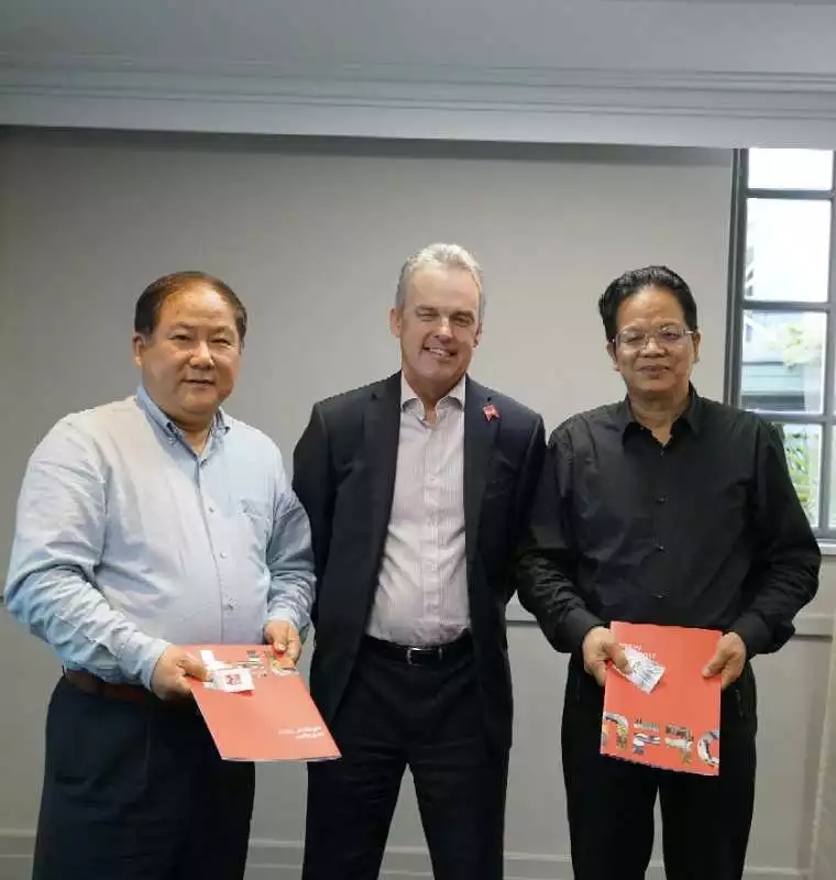  深圳防水代表團(tuán)拜訪英國(guó)屋面工程協(xié)會(huì)領(lǐng)導(dǎo)和專家_開(kāi)來(lái)濕克未防水